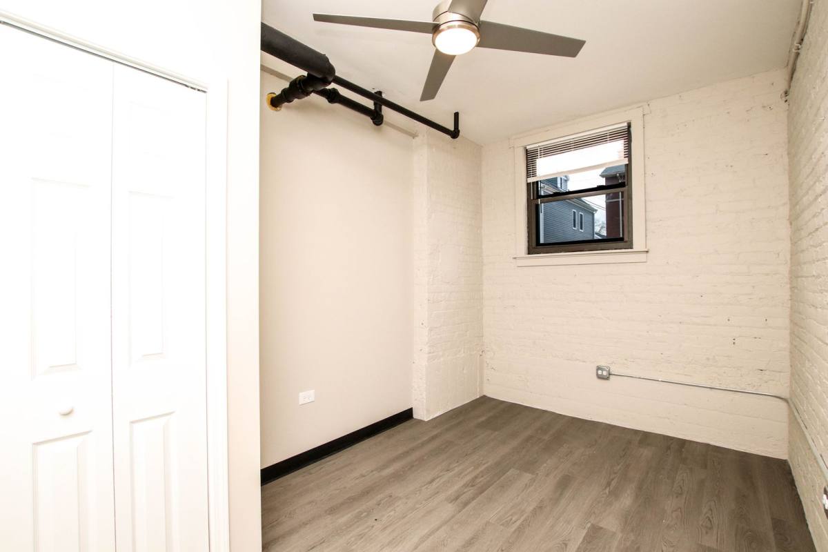 Apartment for rent at 1623-25 W Grace St, Chicago, IL 60613