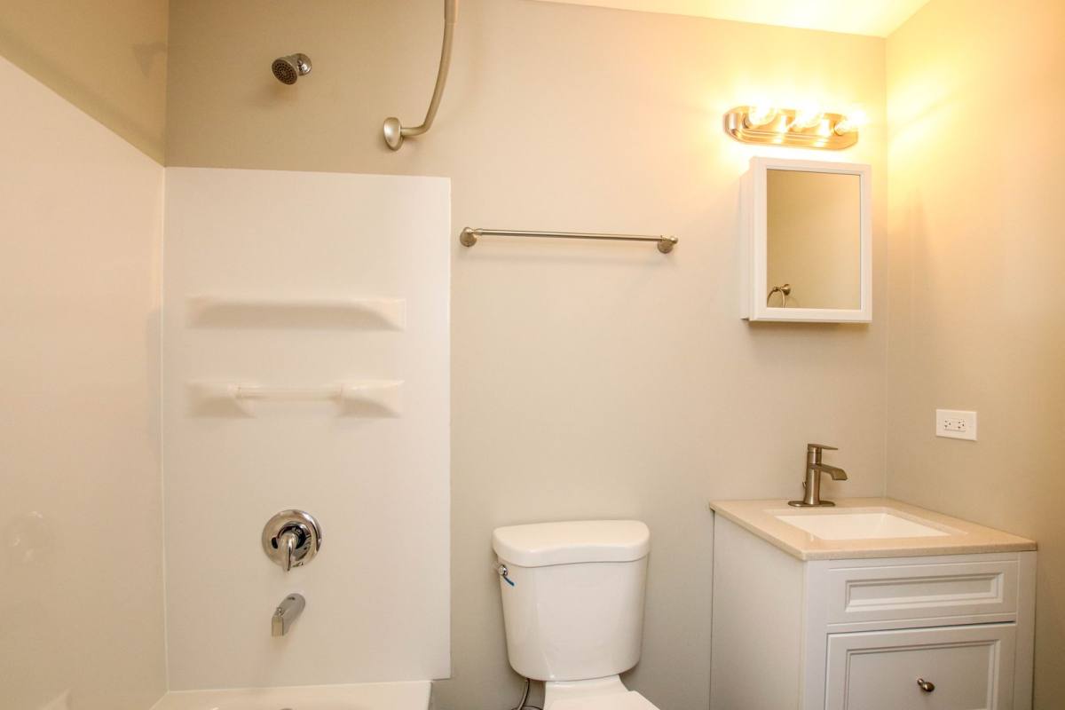 Apartment for rent at 1623-25 W Grace St, Chicago, IL 60613