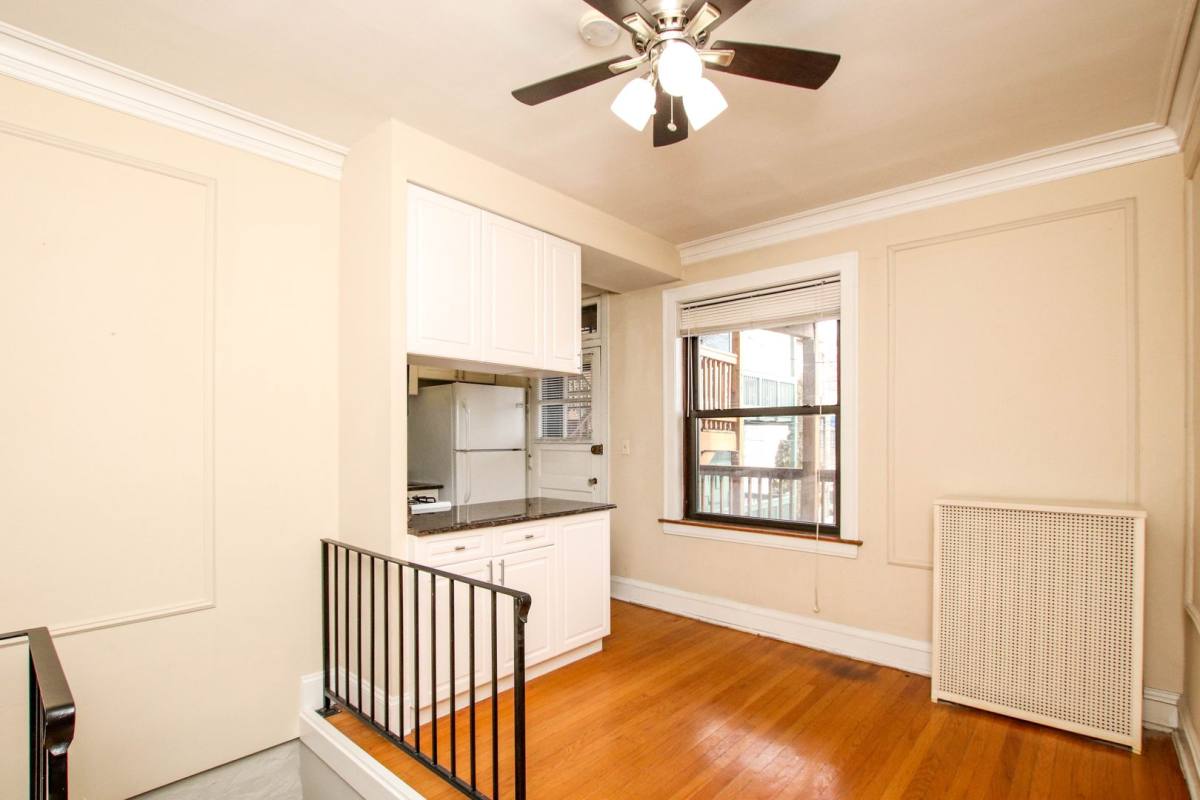 Apartment for rent at 1623-25 W Grace St, Chicago, IL 60613