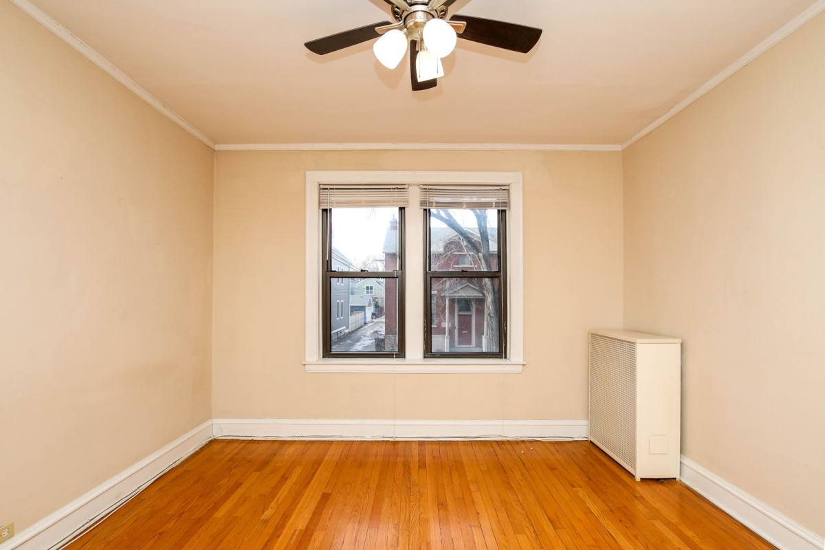 Apartment for rent at 1623-25 W Grace St, Chicago, IL 60613
