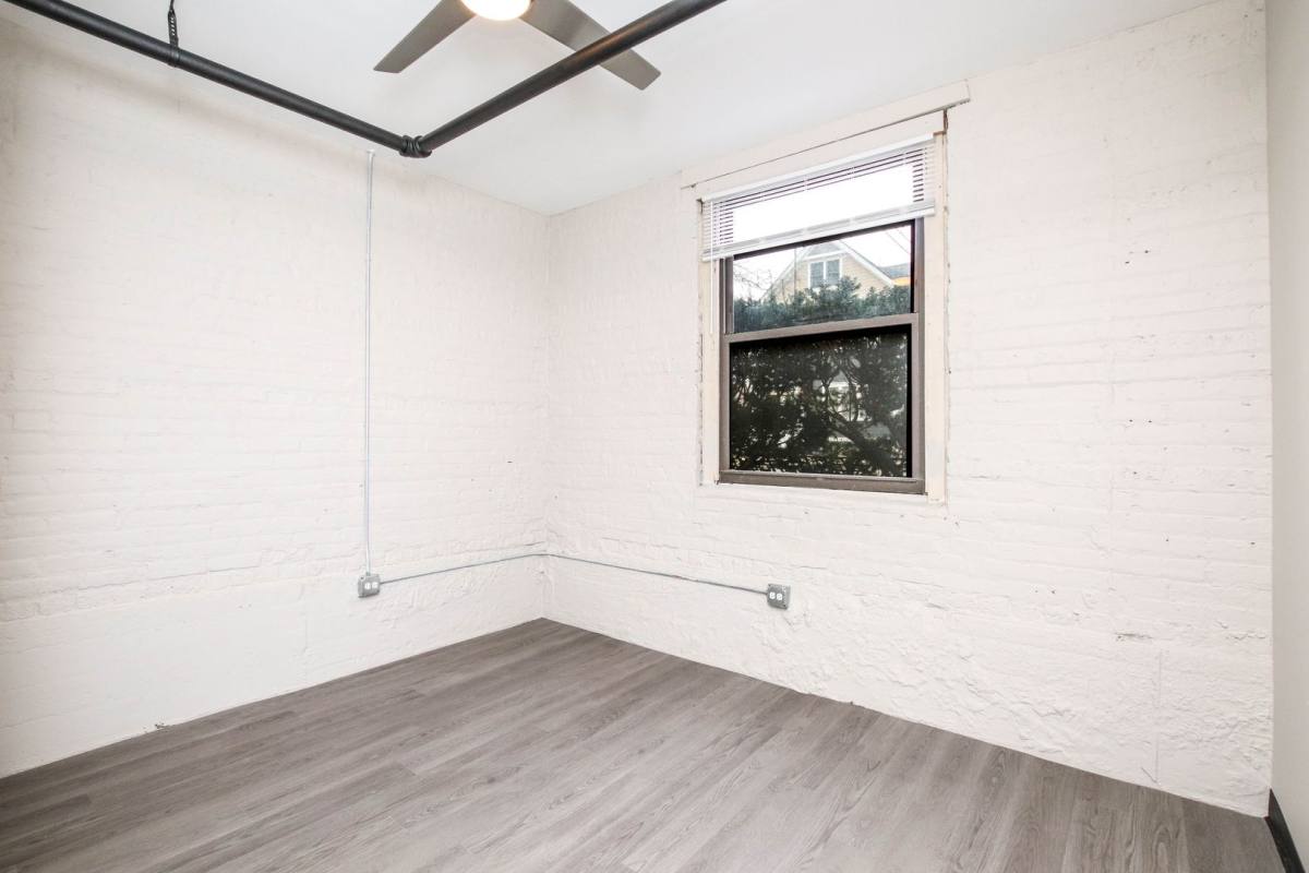 Apartment for rent at 1623-25 W Grace St, Chicago, IL 60613