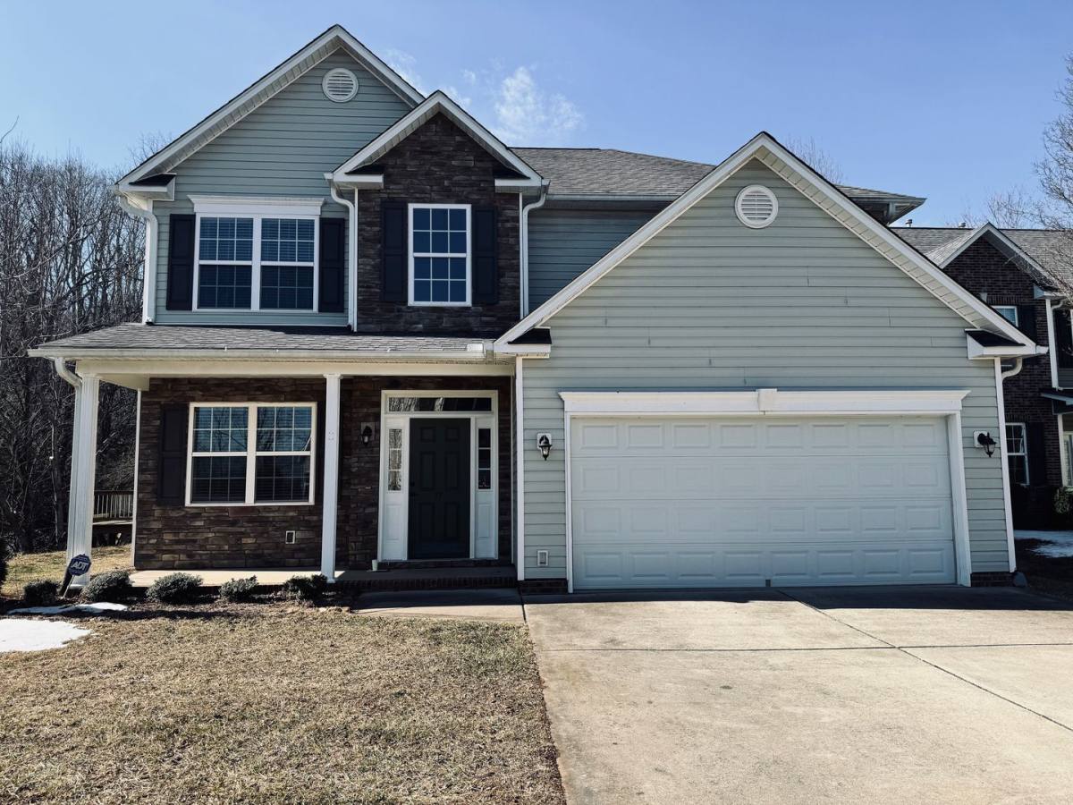 House for rent at 17 Stonebury Dr, Arden, NC 28704