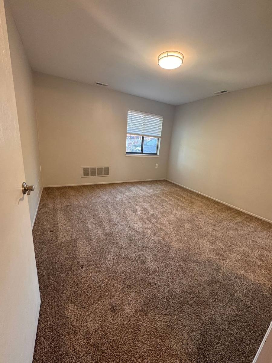 Apartment for rent at 30250 W 12 Mile Rd, Farmington, MI 48334