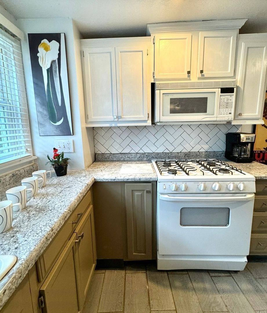 House for rent at 1521 Emma St #B, Toledo, OH 43609
