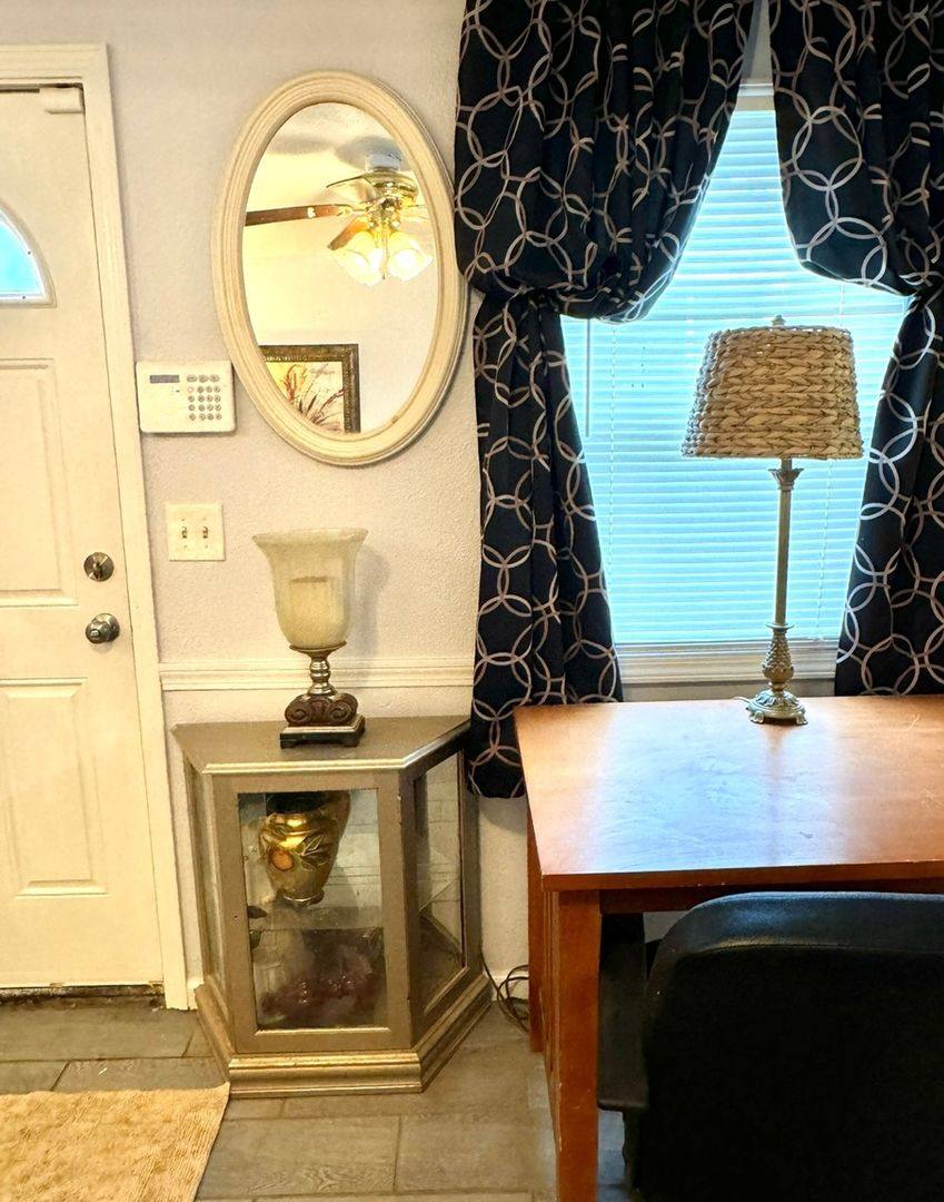 House for rent at 1521 Emma St #B, Toledo, OH 43609