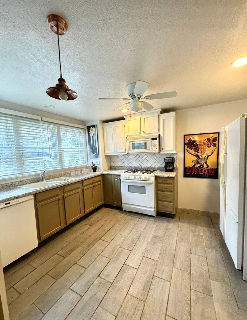 House for rent at 1521 Emma St #B, Toledo, OH 43609