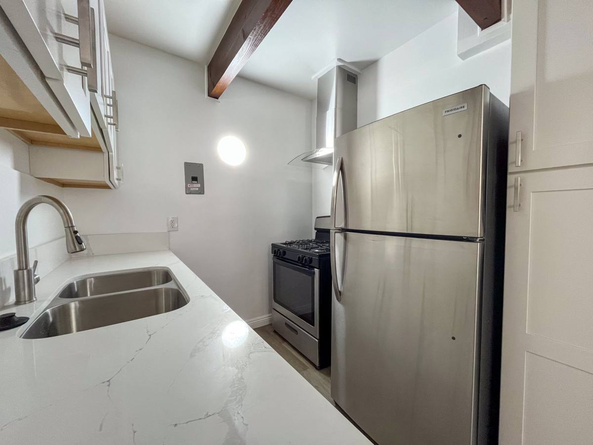 Apartment for rent at 3600 - 3610 Carmona Ave, Los Angeles, CA 90016