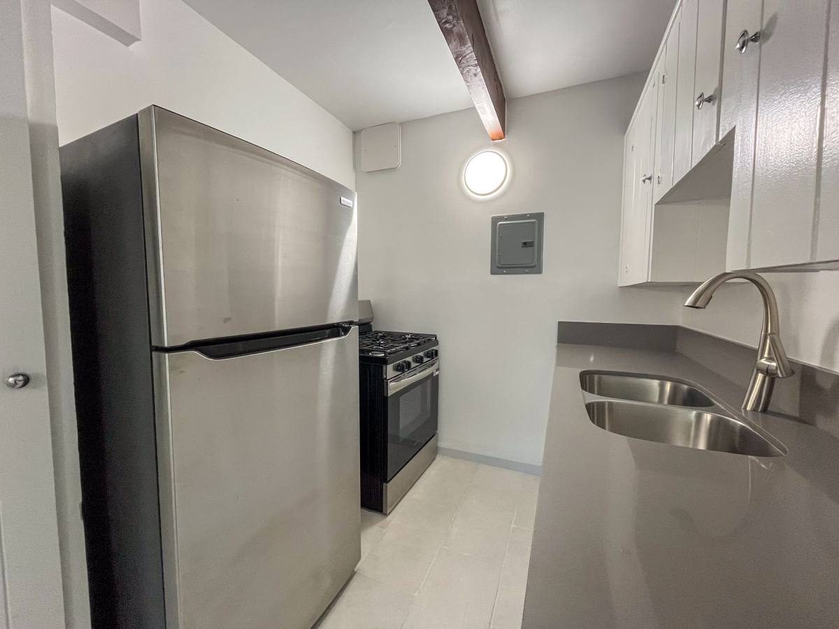Apartment for rent at 3600 - 3610 Carmona Ave, Los Angeles, CA 90016