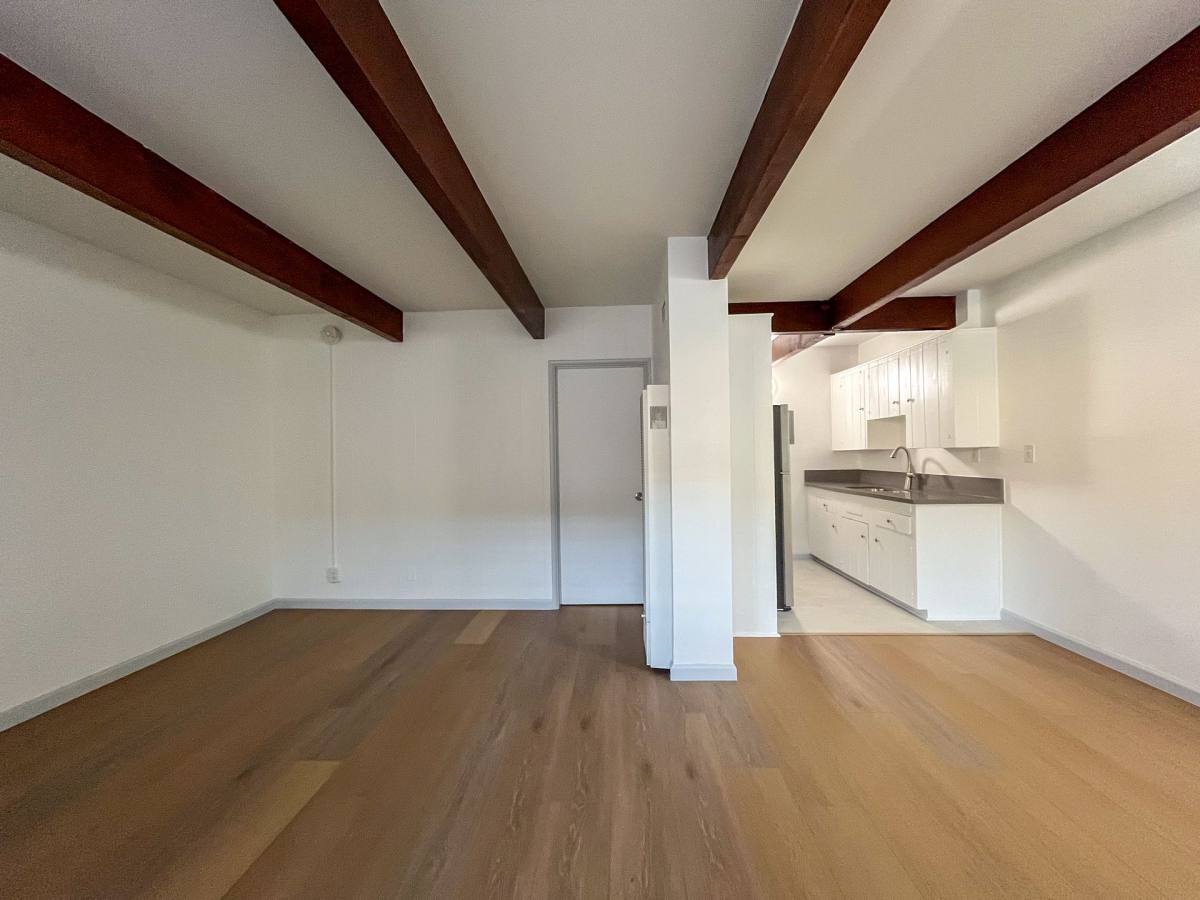 Apartment for rent at 3600 - 3610 Carmona Ave, Los Angeles, CA 90016