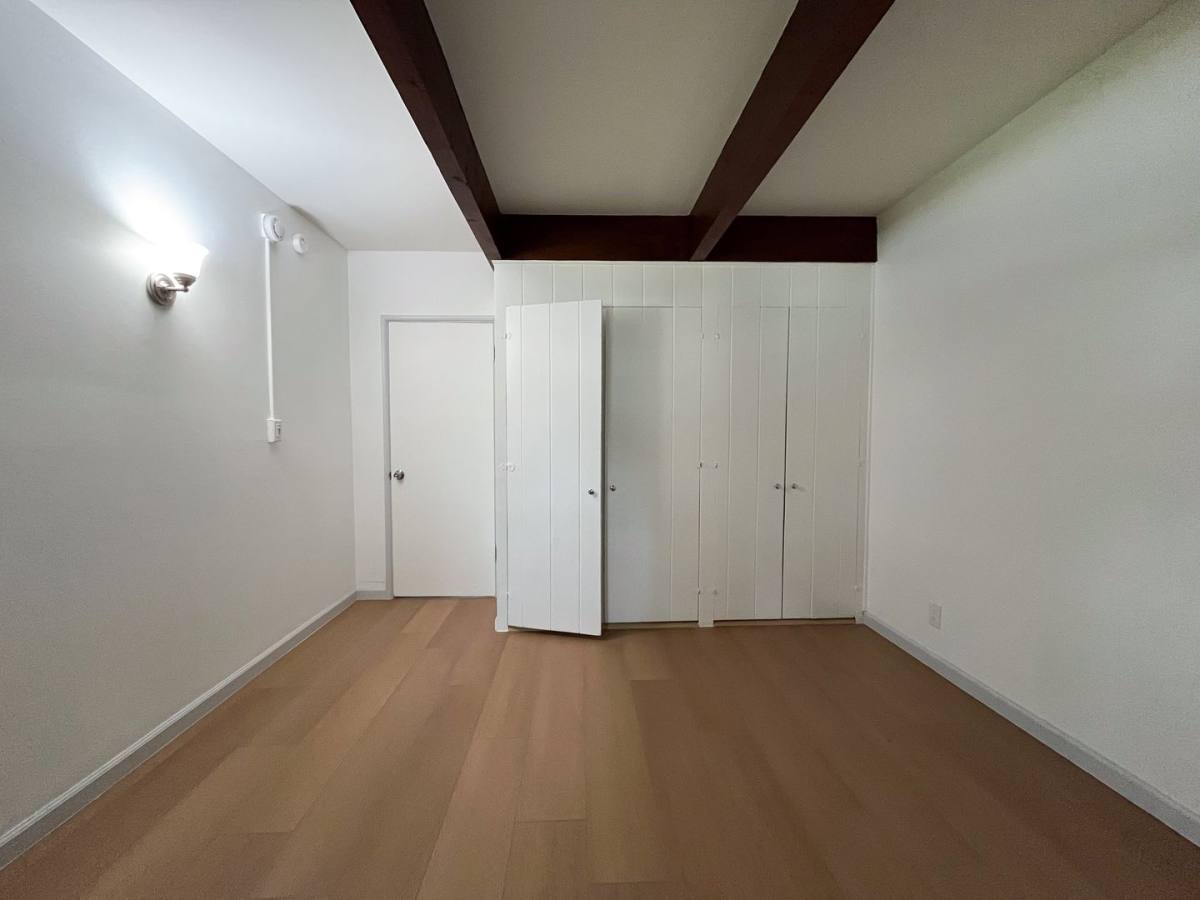Apartment for rent at 3600 - 3610 Carmona Ave, Los Angeles, CA 90016