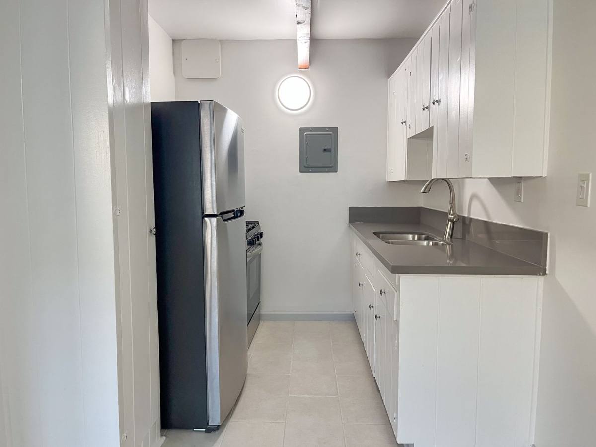 Apartment for rent at 3600 - 3610 Carmona Ave, Los Angeles, CA 90016