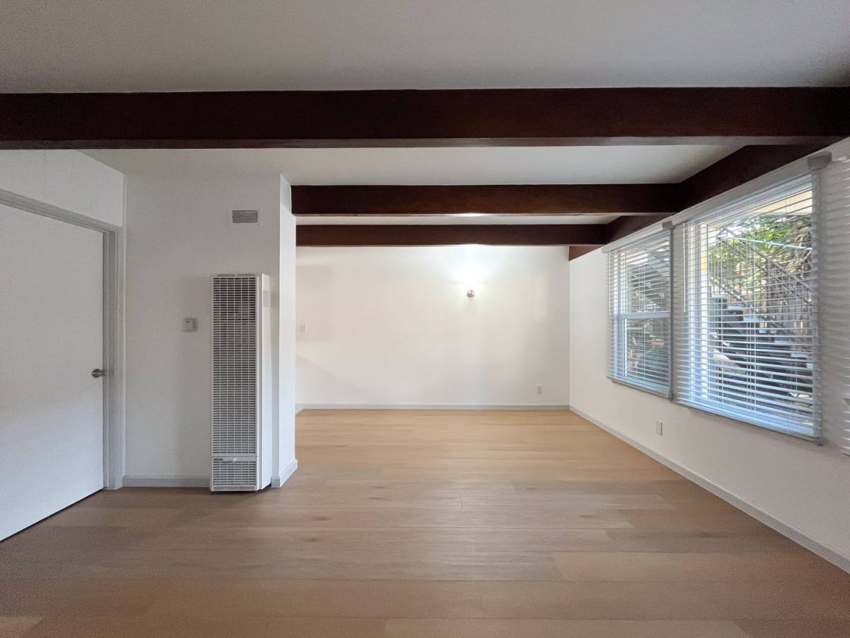 Apartment for rent at 3600 - 3610 Carmona Ave, Los Angeles, CA 90016