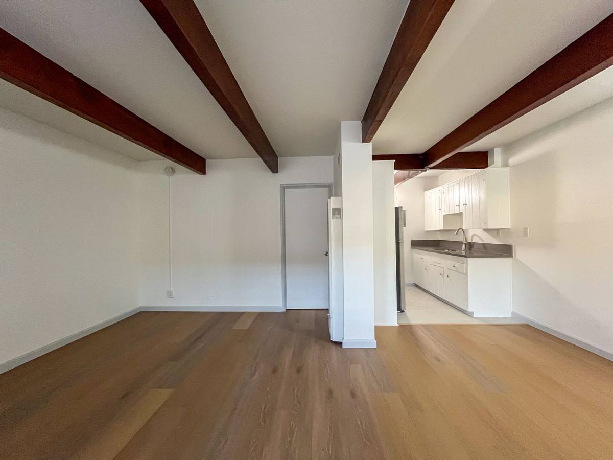 Apartment for rent at 3600 - 3610 Carmona Ave, Los Angeles, CA 90016