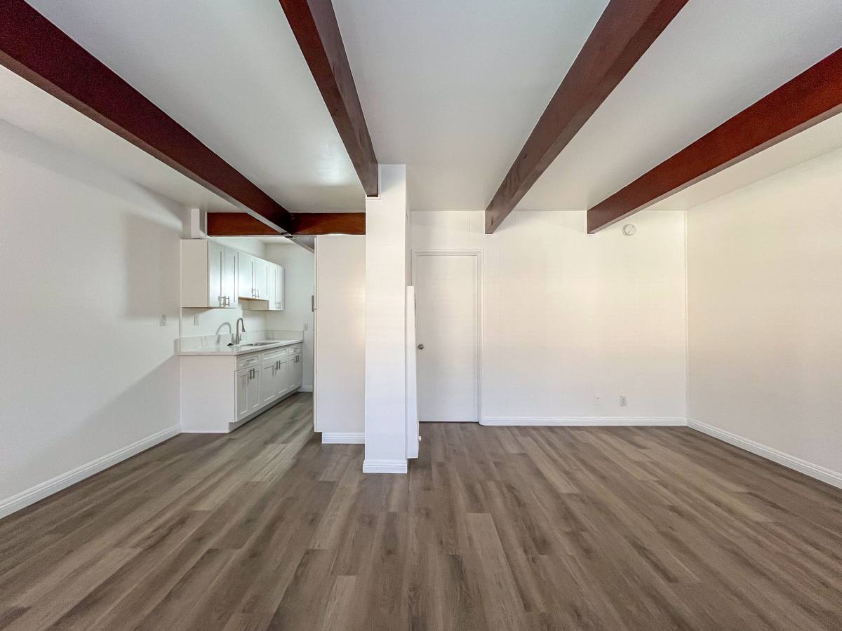 Apartment for rent at 3600 - 3610 Carmona Ave, Los Angeles, CA 90016