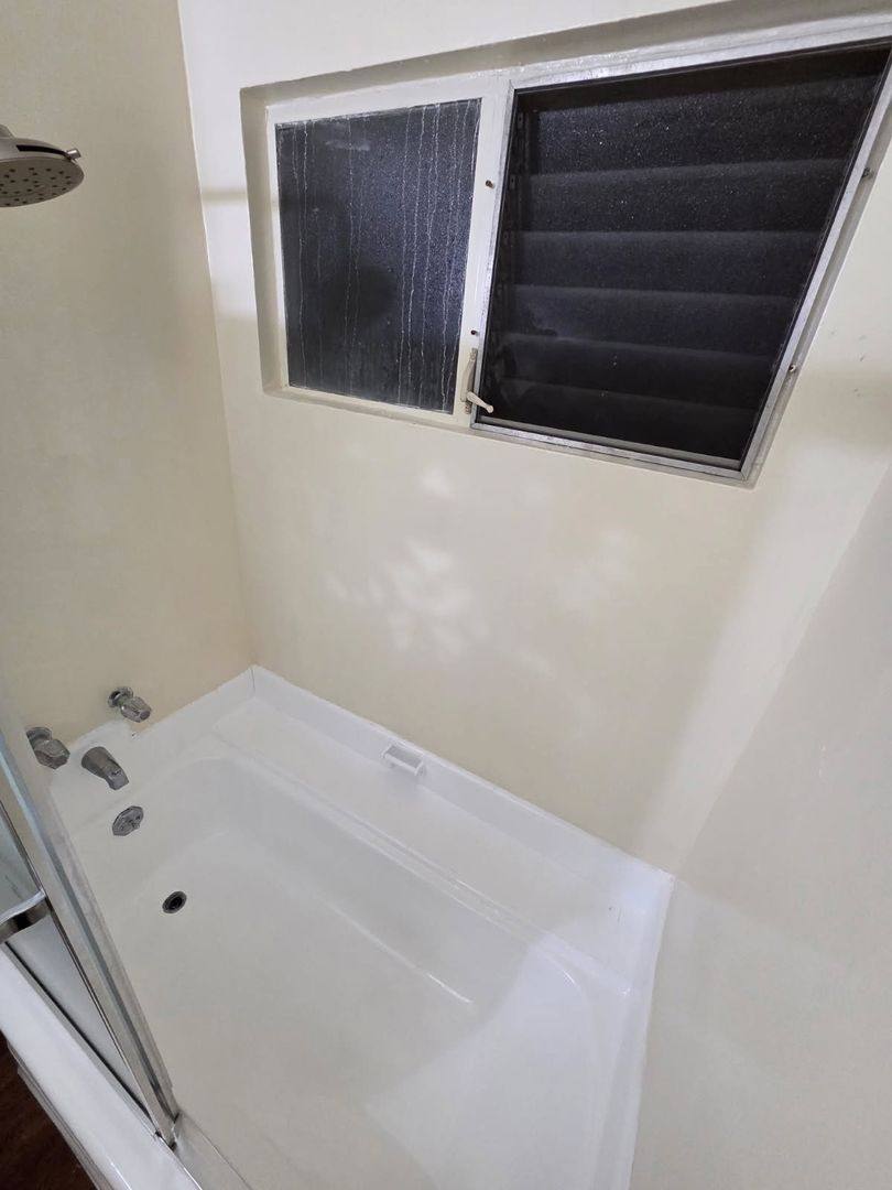 Apartment for rent at 1540 N Laurel Ave, Los Angeles, CA 90046