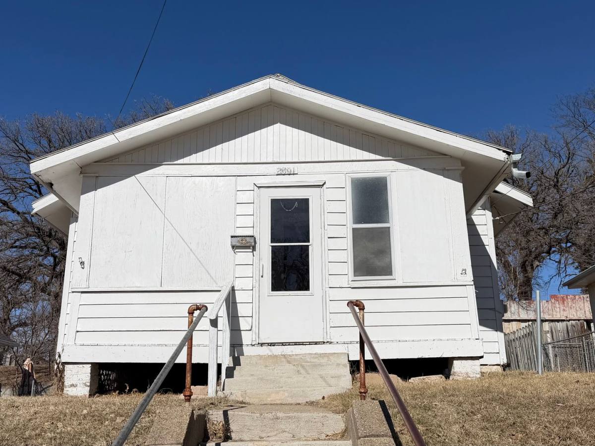 House for rent at 2801 3rd St, Sioux City, IA 51105