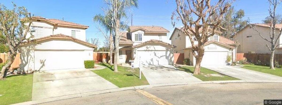 House for rent at 2016 Ocean View Dr, Bakersfield, CA 93307