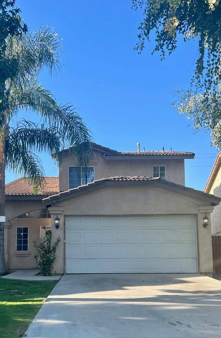 House for rent at 2016 Ocean View Dr, Bakersfield, CA 93307