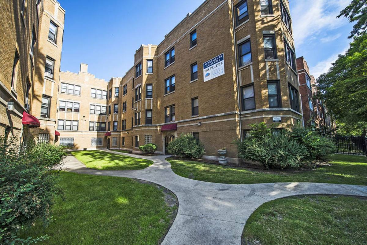 Apartment for rent at 8236 S Maryland Ave, Chicago, IL 60619