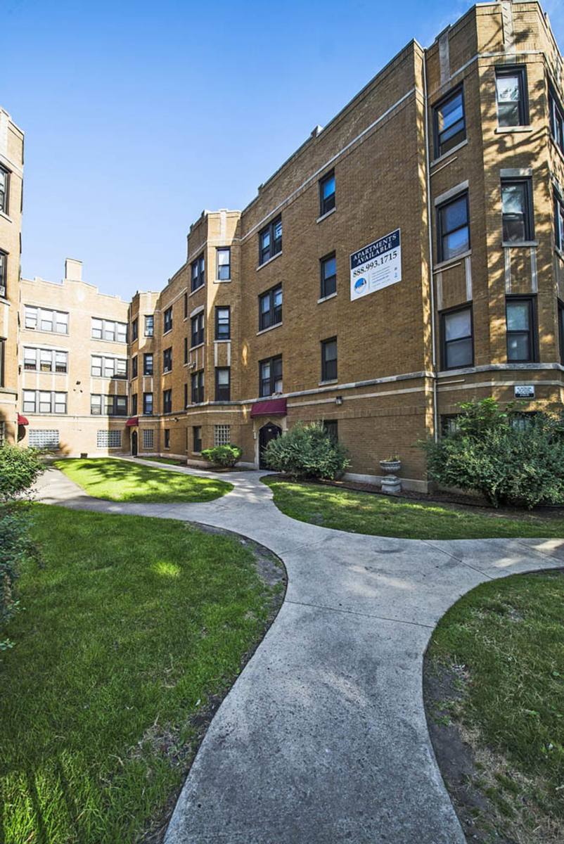 Apartment for rent at 8236 S Maryland Ave, Chicago, IL 60619