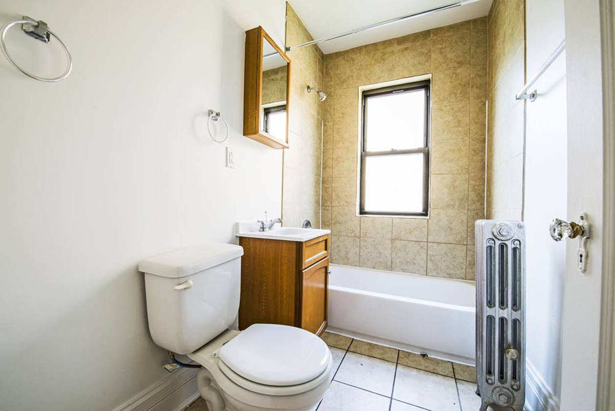 Apartment for rent at 8236 S Maryland Ave, Chicago, IL 60619