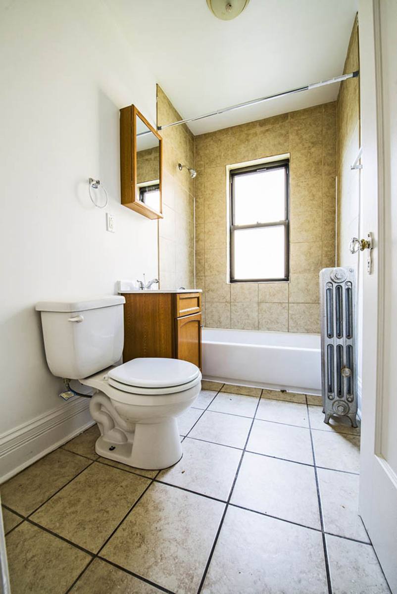Apartment for rent at 8236 S Maryland Ave, Chicago, IL 60619