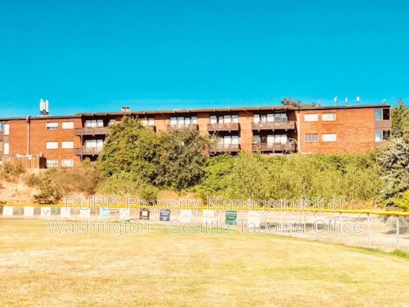 Apartment for rent at 6609 SW Admiral Way #2, Seattle, WA 98116