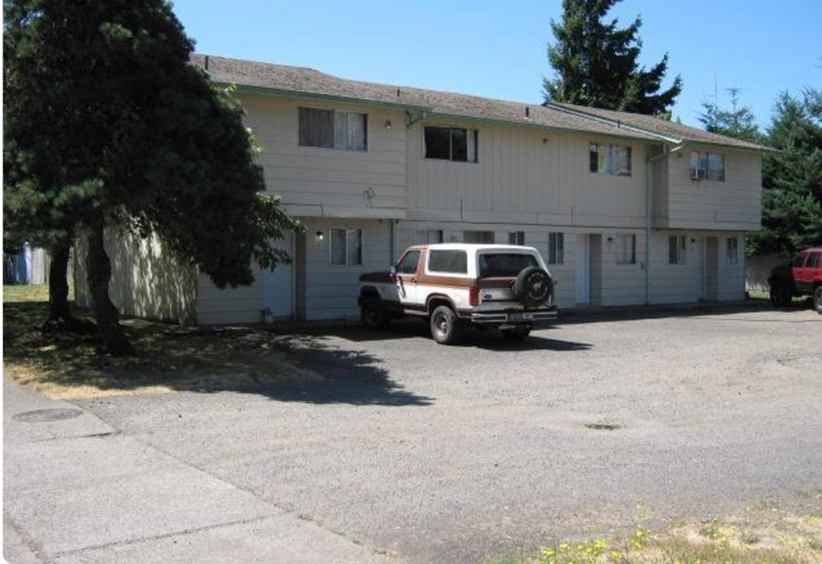 Townhouse for rent at 176 S 53rd St, Springfield, OR 97478