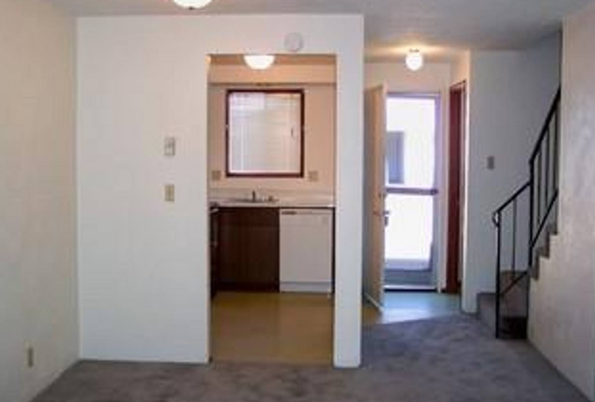 Townhouse for rent at 176 S 53rd St, Springfield, OR 97478