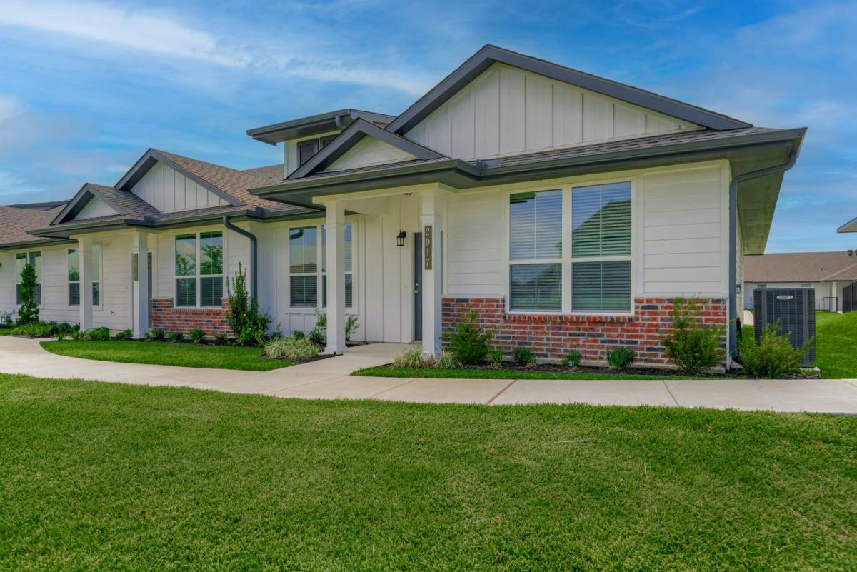Townhouse for rent at 2011 Vintage Farms Way #1, Brenham, TX 77833