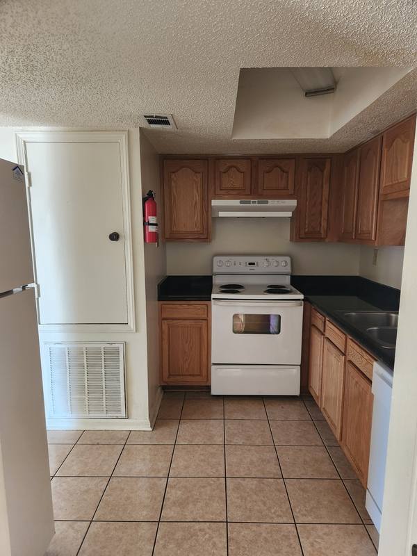 Townhouse for rent at 1629 Gary #B, Gretna, LA 70056