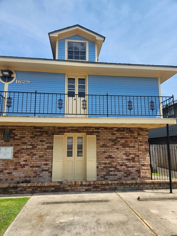 Townhouse for rent at 1629 Gary #B, Gretna, LA 70056