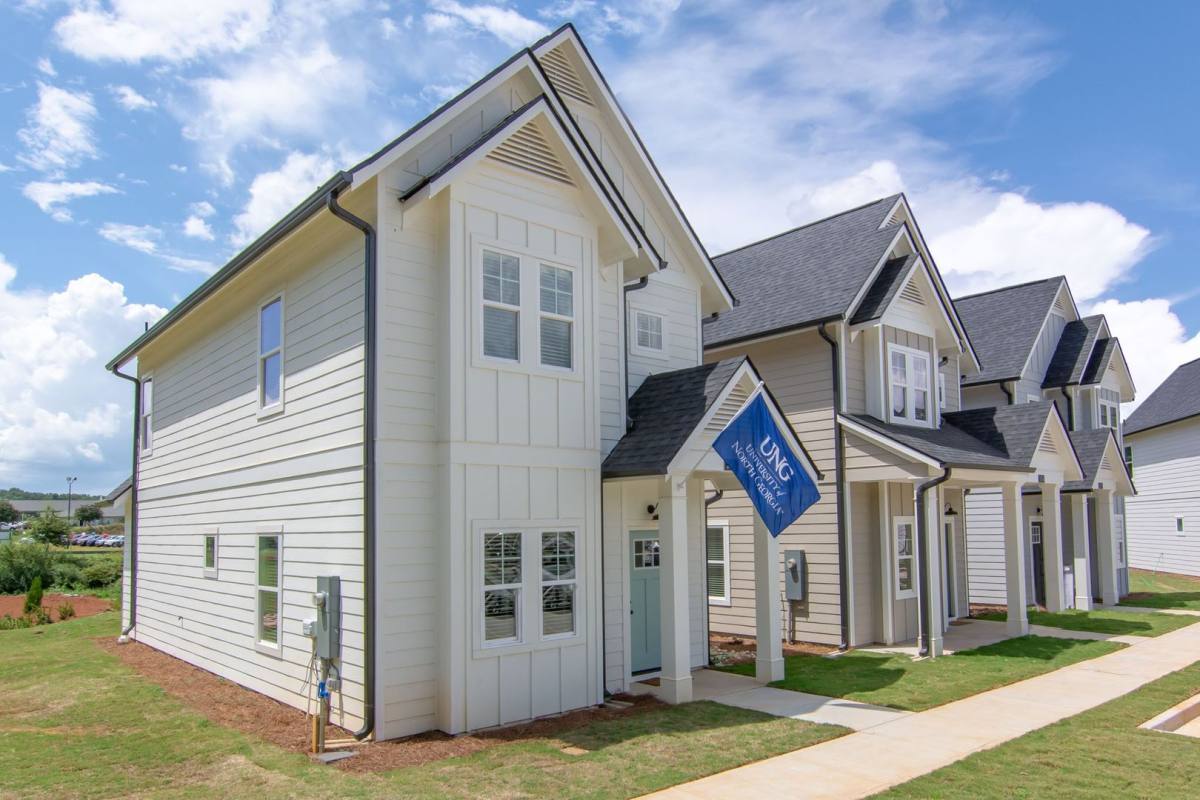 Apartment for rent at 3078 Commons Dr, Gainesville, GA 30504
