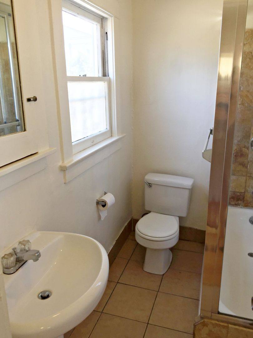 Apartment for rent at 5414 Fountain Ave, Los Angeles, CA 90029
