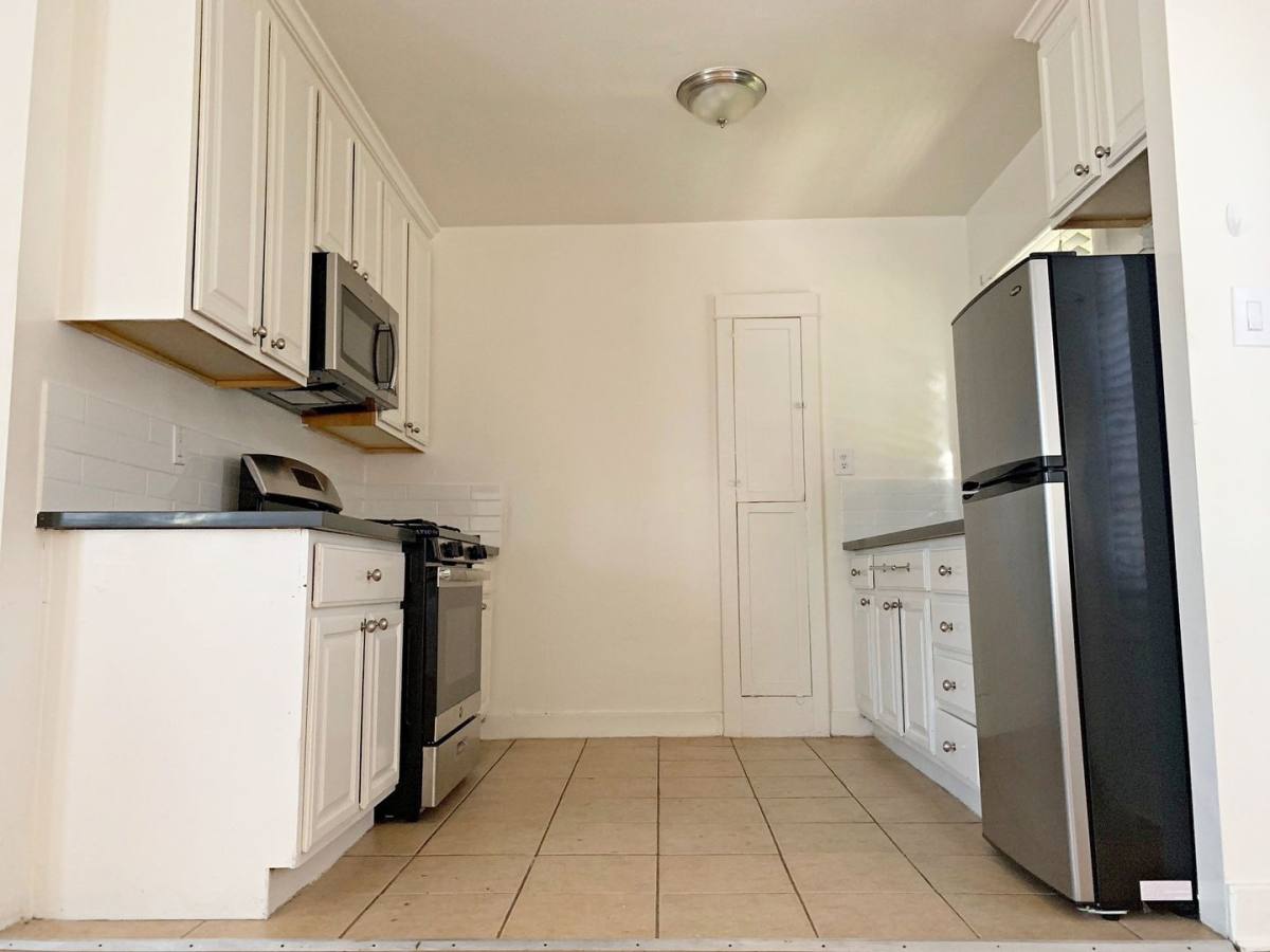 Apartment for rent at 5414 Fountain Ave, Los Angeles, CA 90029