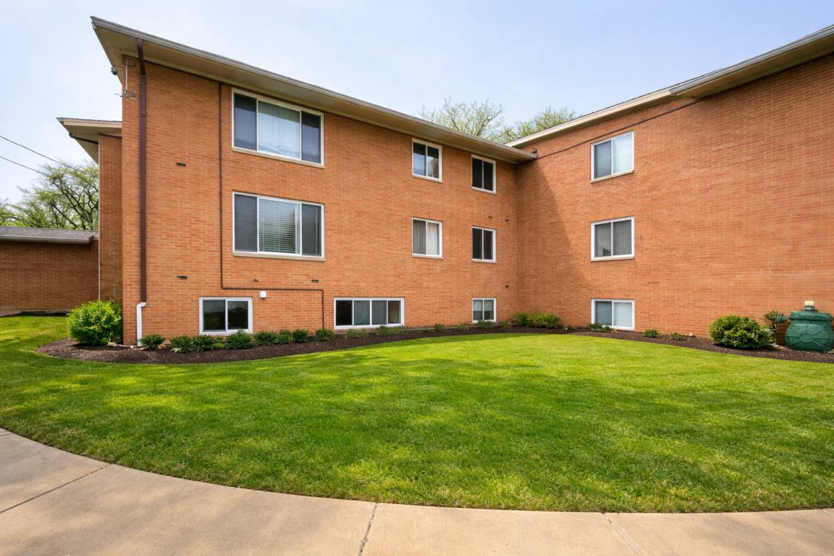 Condo for rent at 22081 River Oaks Dr #B1, Rocky River, OH 44116
