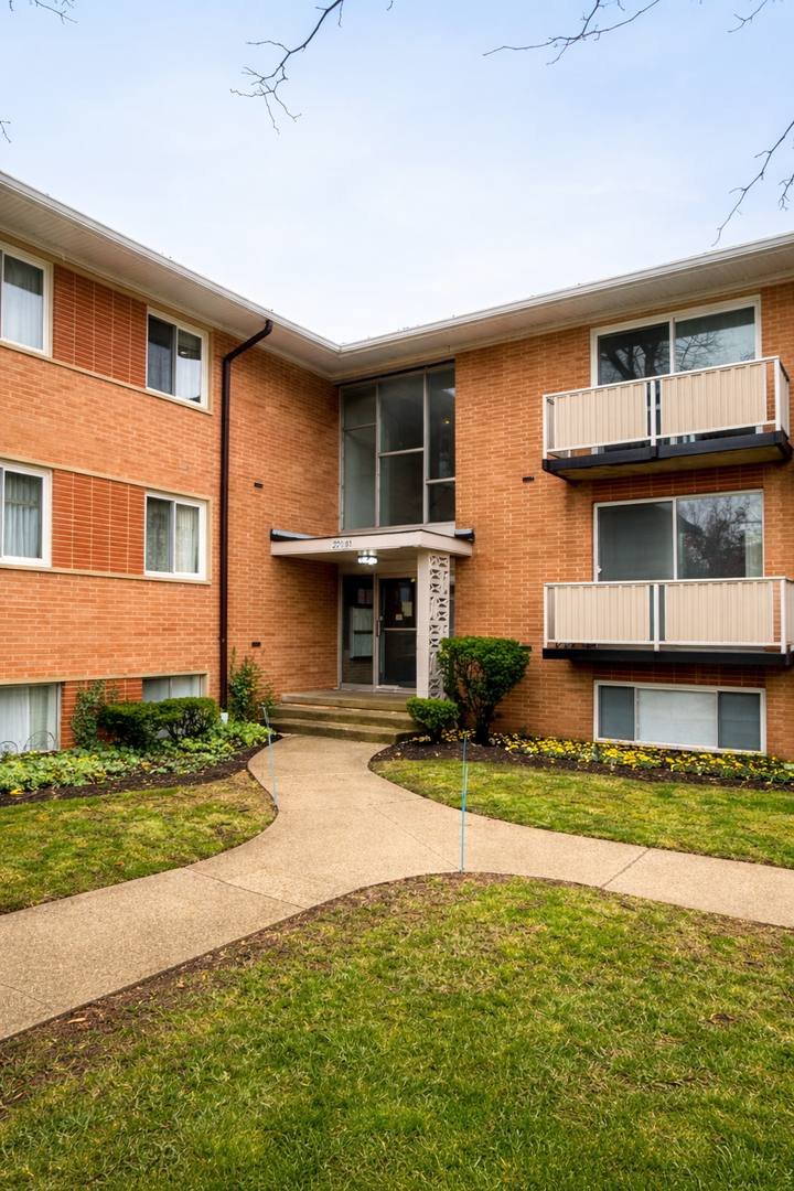 Condo for rent at 22081 River Oaks Dr #B1, Rocky River, OH 44116