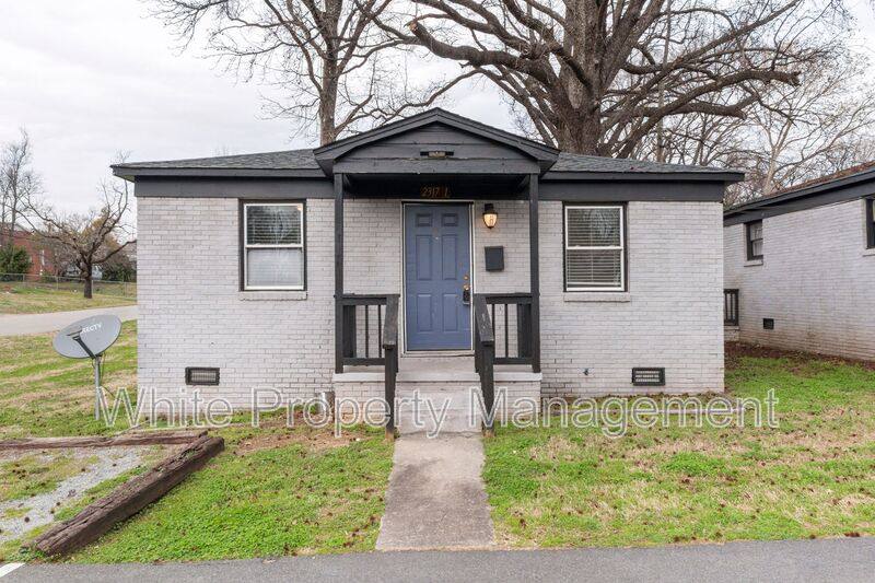 Townhouse for rent at 2317 Julia Ave #1, Charlotte, NC 28206