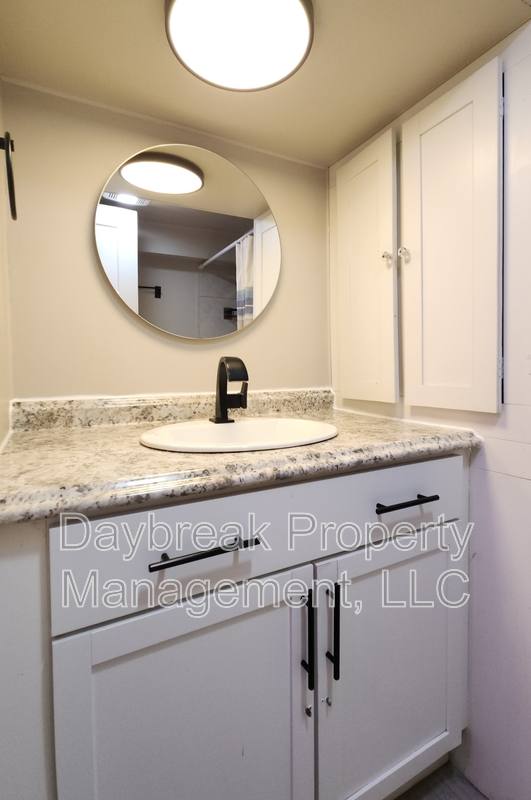 Apartment for rent at 1121 2nd Ave S #5, Fargo, ND 58103