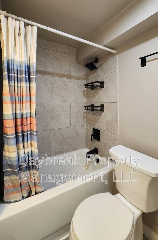 Apartment for rent at 1121 2nd Ave S #5, Fargo, ND 58103