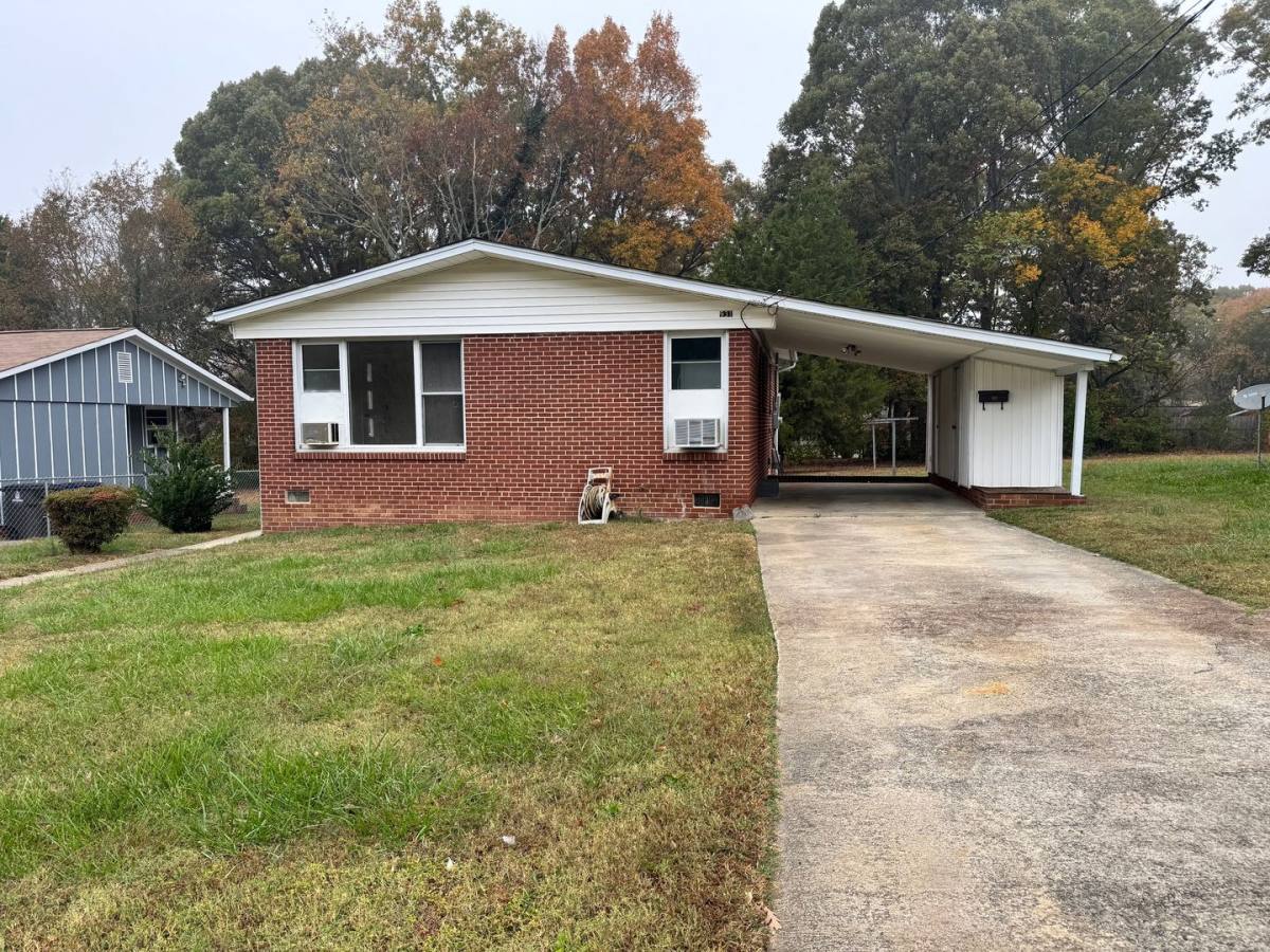 House for rent at 931 Moravia St, Winston Salem, NC 27107