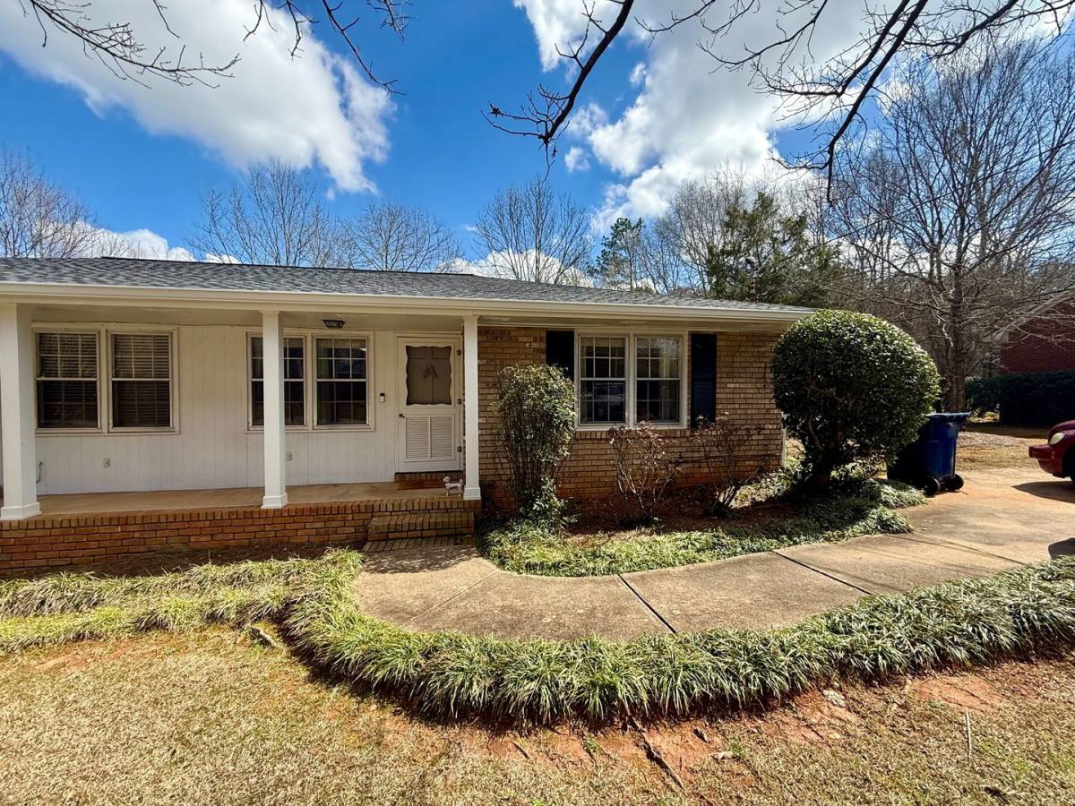 House for rent at 140 Harden Hill Rd, Watkinsville, GA 30677