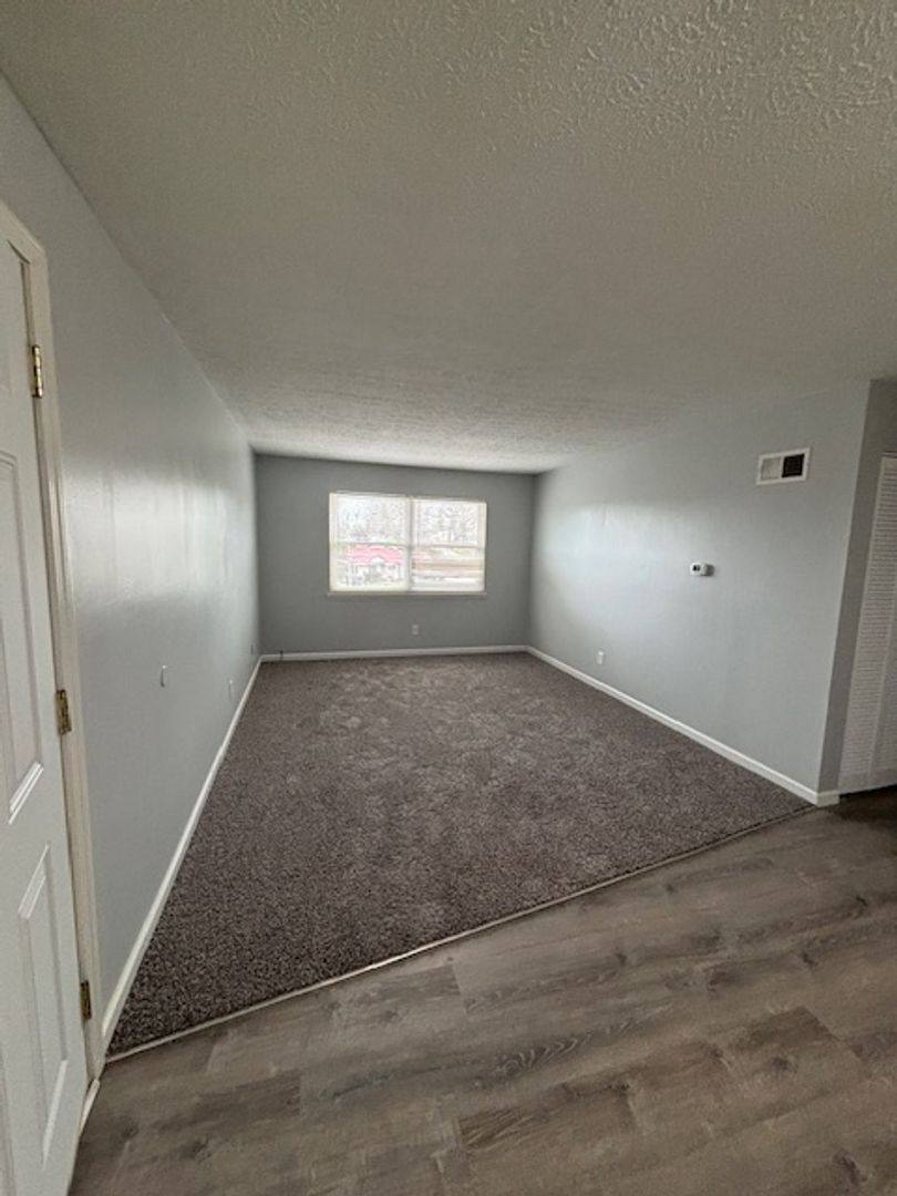 Apartment for rent at 608 N Woodland Dr, Radcliff, KY 40160