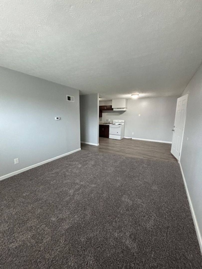 Apartment for rent at 608 N Woodland Dr, Radcliff, KY 40160