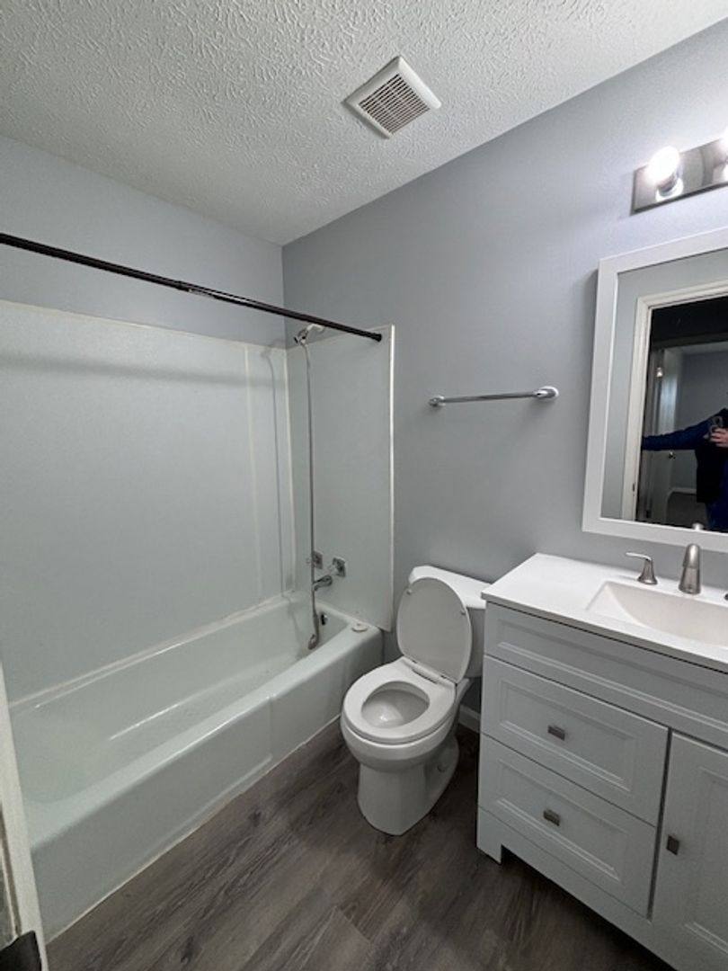 Apartment for rent at 608 N Woodland Dr, Radcliff, KY 40160