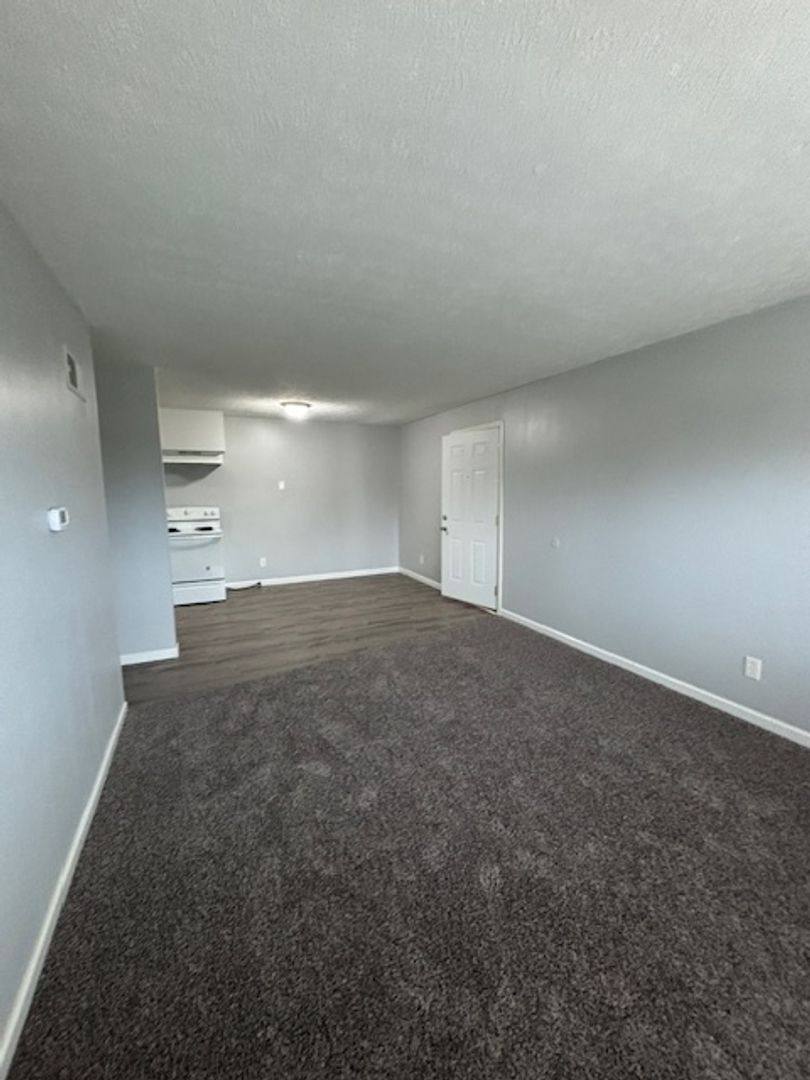 Apartment for rent at 608 N Woodland Dr, Radcliff, KY 40160