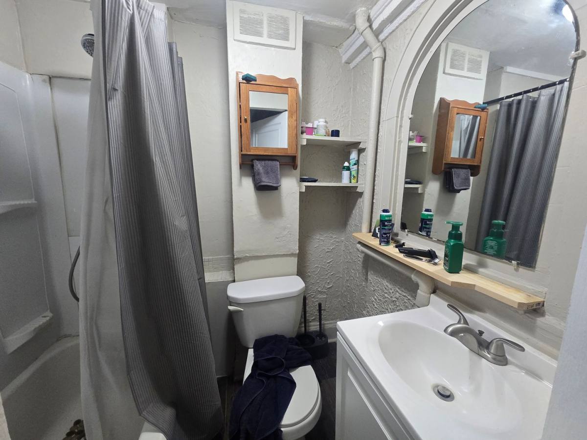 Apartment for rent at 6901-13 W Mitchell St, Milwaukee, WI 53214