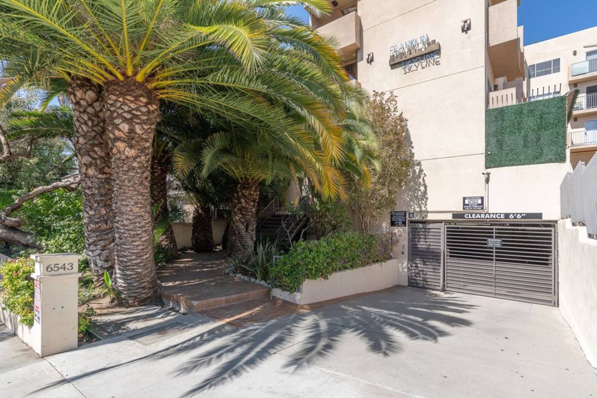 Apartment for rent at 6543 Franklin Ave, Los Angeles, CA 90028
