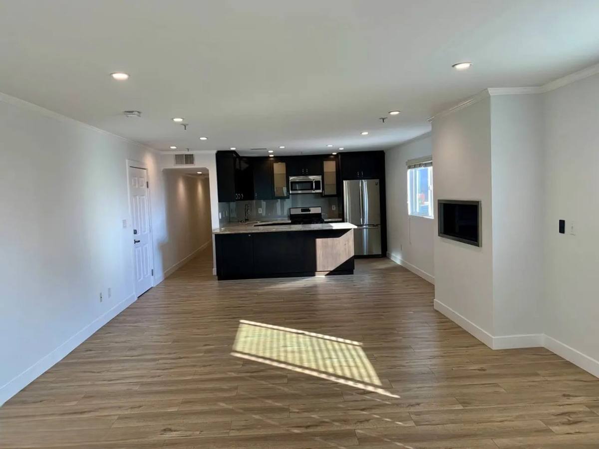 Apartment for rent at 6543 Franklin Ave, Los Angeles, CA 90028