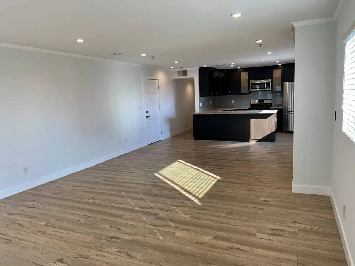 Apartment for rent at 6543 Franklin Ave, Los Angeles, CA 90028